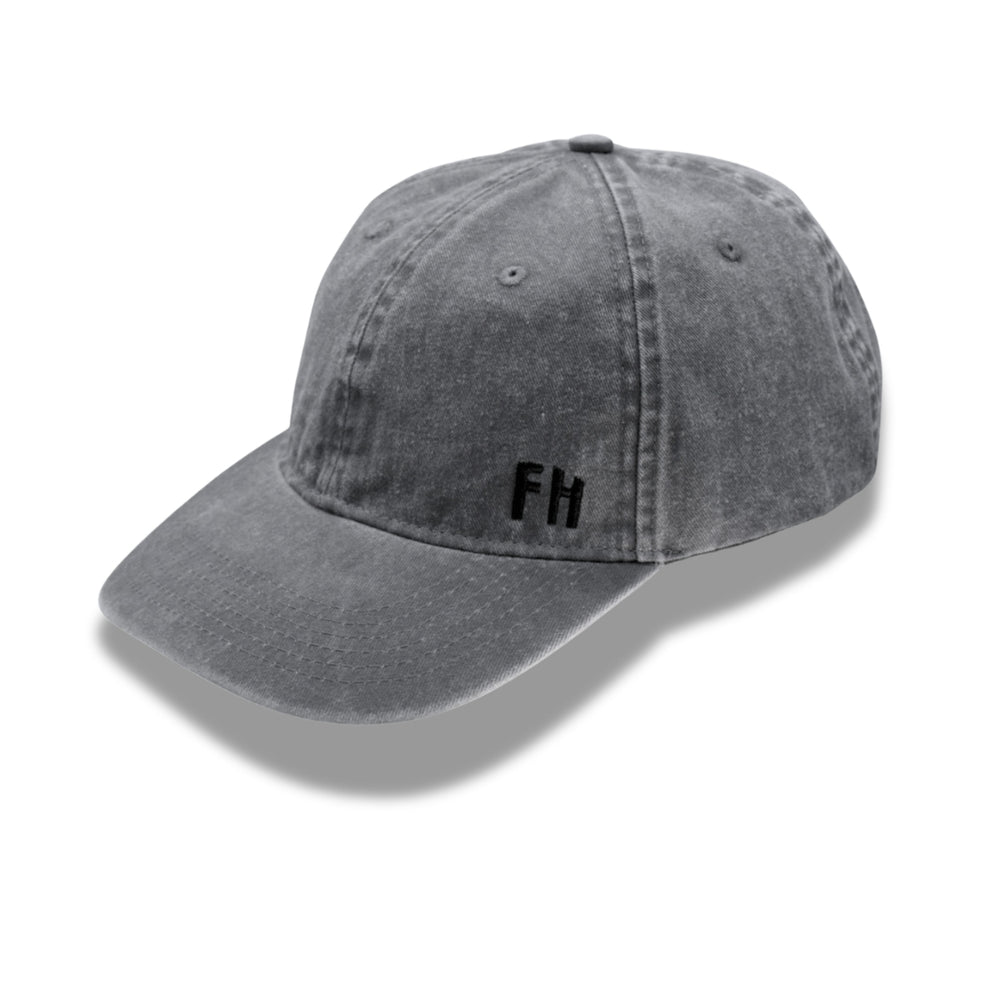 Casquette Dad Hat XL gris foncé en coton, au style usé et confortable, avec logo FH brodé.